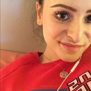 Meet Your Posher, Gigi